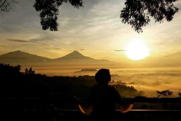 Berburu Sunrise di Punthuk Setumbu Magelang, Panoramanya Indah!