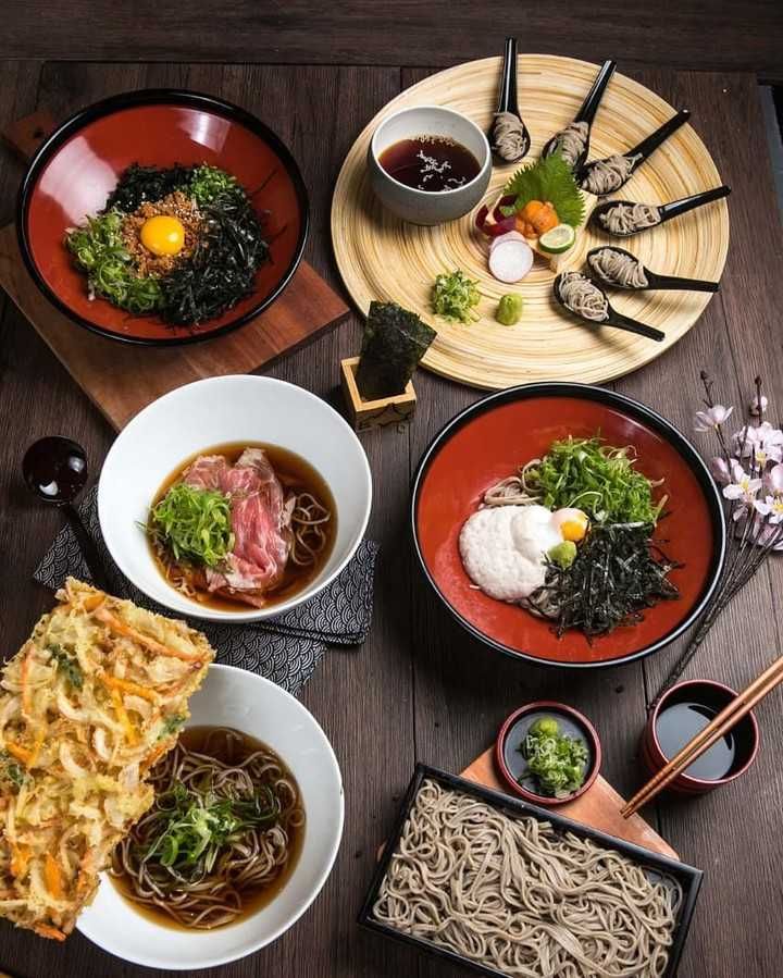Суп на завтрак у японцев 4 буквы. Японский завтрак. Завтрак в Японии. Завтраки в японской кухни ресторан. Вкусные блюда на завтрак Япония.