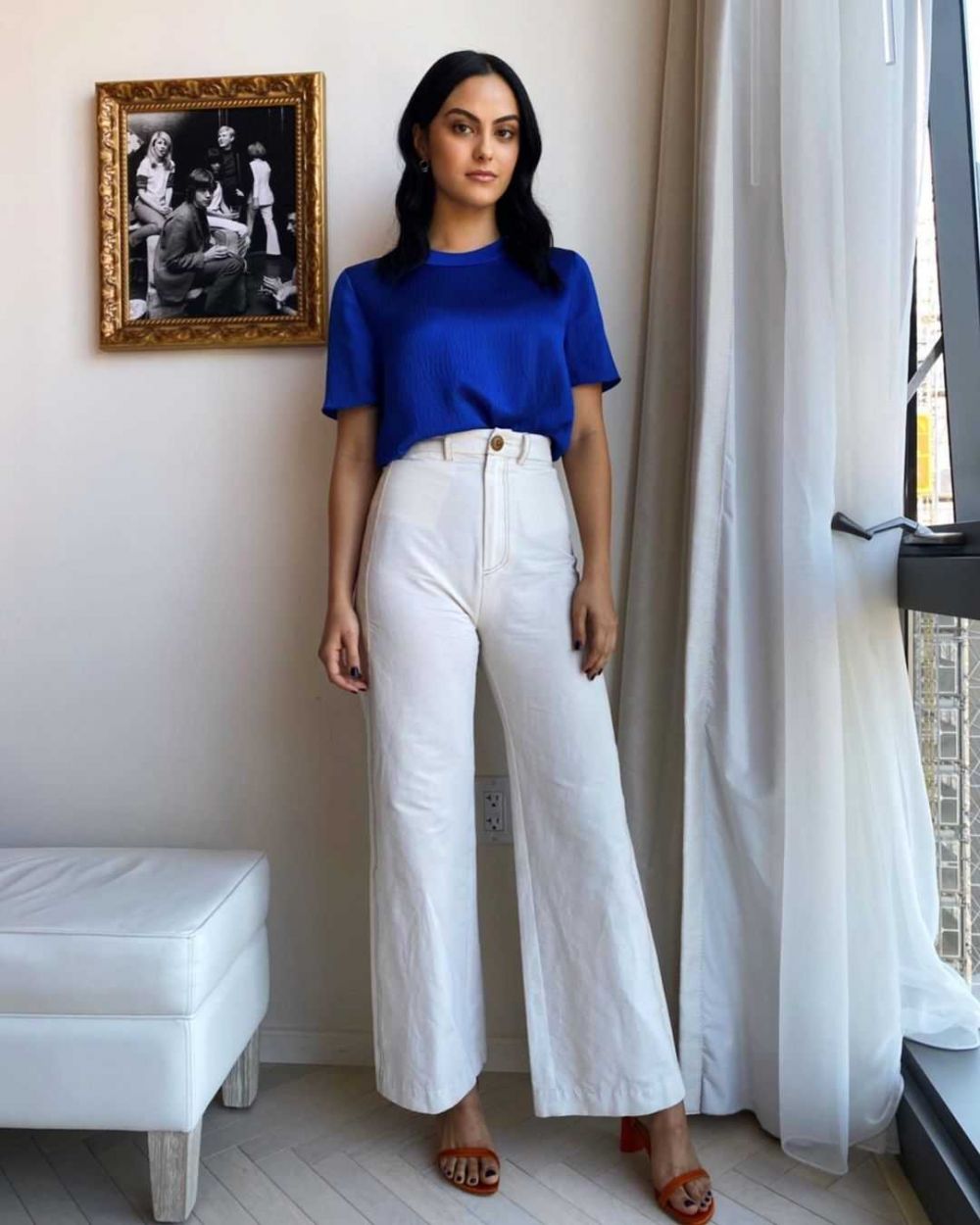 10 Ide Outfit Camila Mendes, Gaya Kasual Hingga Elegan yang Stunning