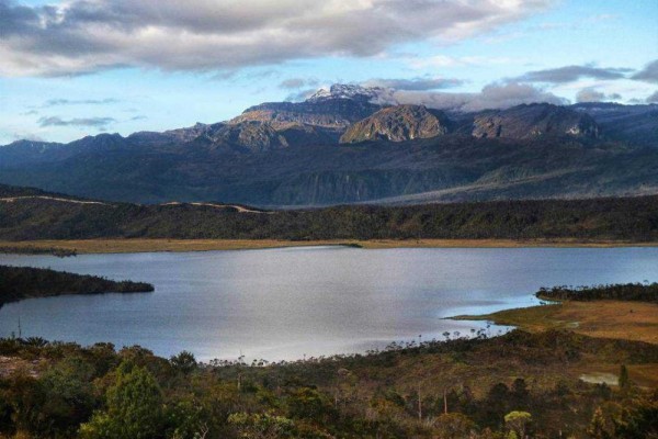 8 Wisata Alam di Papua yang Wajib Dikunjungi Tahun 2022
