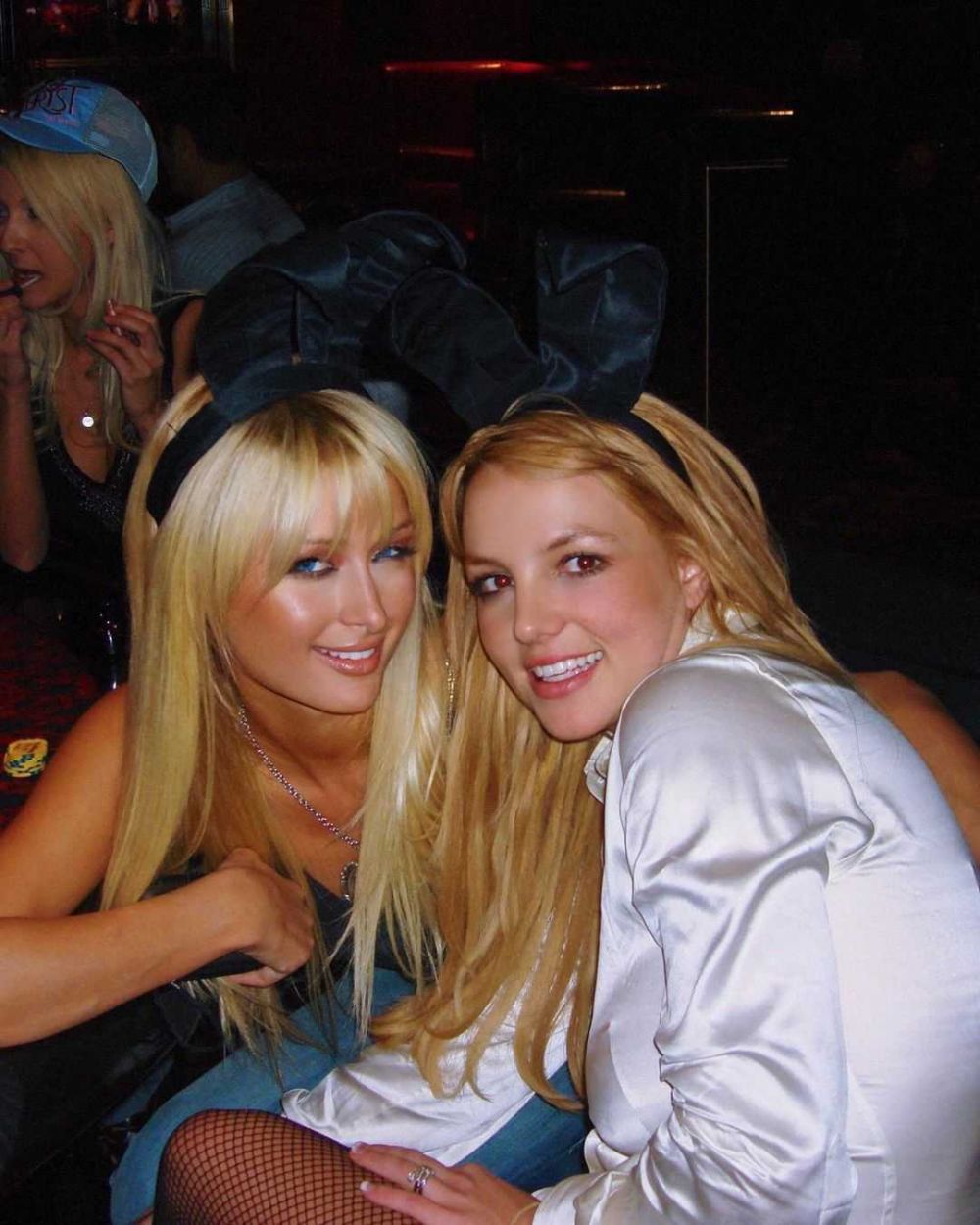 10 Potret Jadul Persahabatan Britney Spears dan Paris Hilton