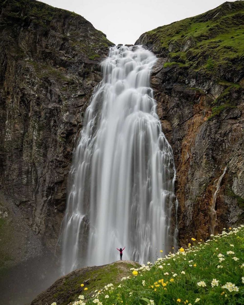 5 Air Terjun Terbaik di Swiss dengan Pesona yang Gak Ada Duanya