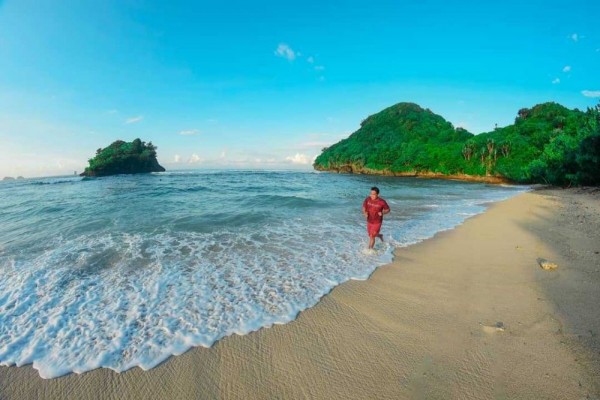 Wisata Pantai Teluk Asmara Malang Lokasi Rute Dan Tiket 