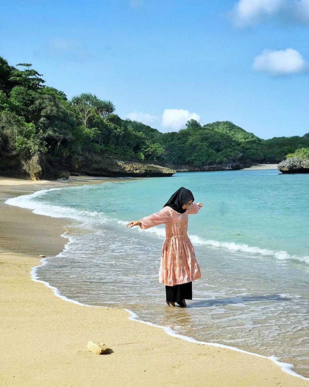 Wisata Pantai Teluk Asmara Malang Lokasi Rute Dan Tiket 