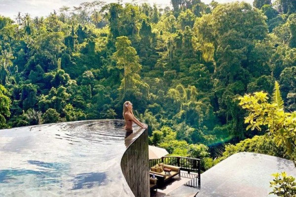 5 Hotel dengan Fasilitas Infinity Pool Terbaik di Indonesia