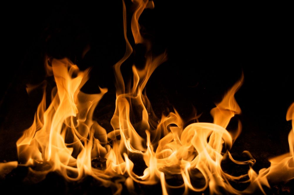 Usai Isi Bensin, Sebuah Mobil di Tuban Meledak dan Terbakar