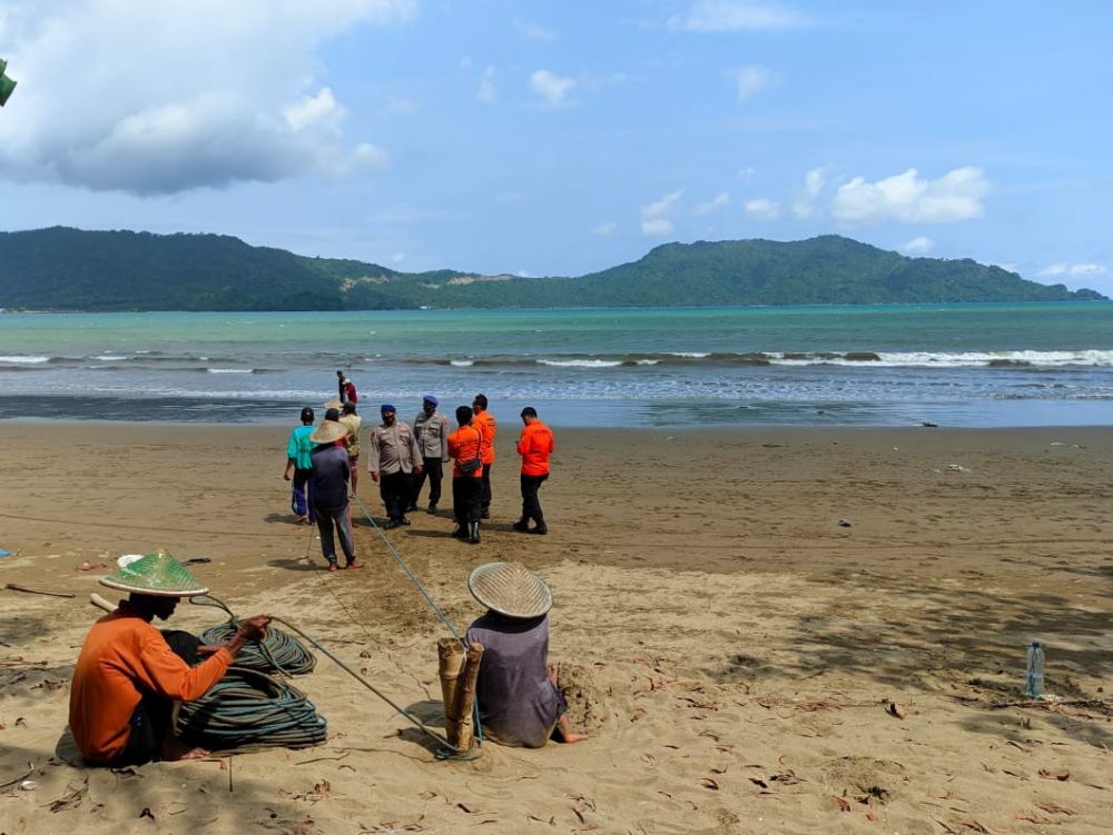 5 Alasan Harus ke Pantai Cengkrong, Spot Sunrise di Trenggalek