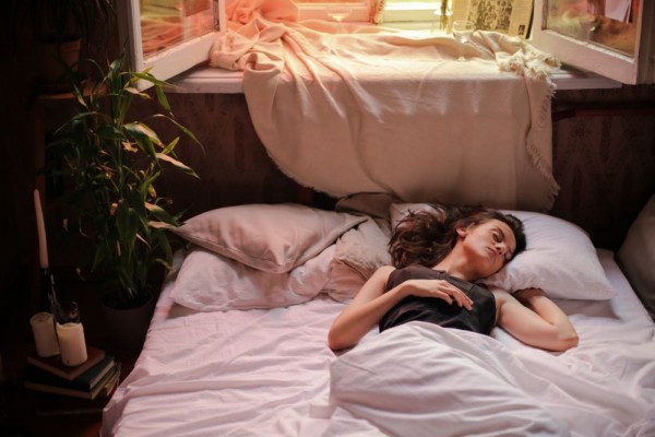 6 Hal yang Mengurangi Waktu Tidur, Bikin Ngantuk Seharian