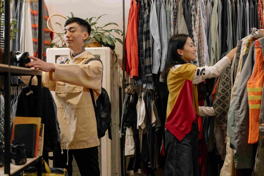 Pemuda di Rangkasbitung Manfaatkan Thrifting untuk Investasi