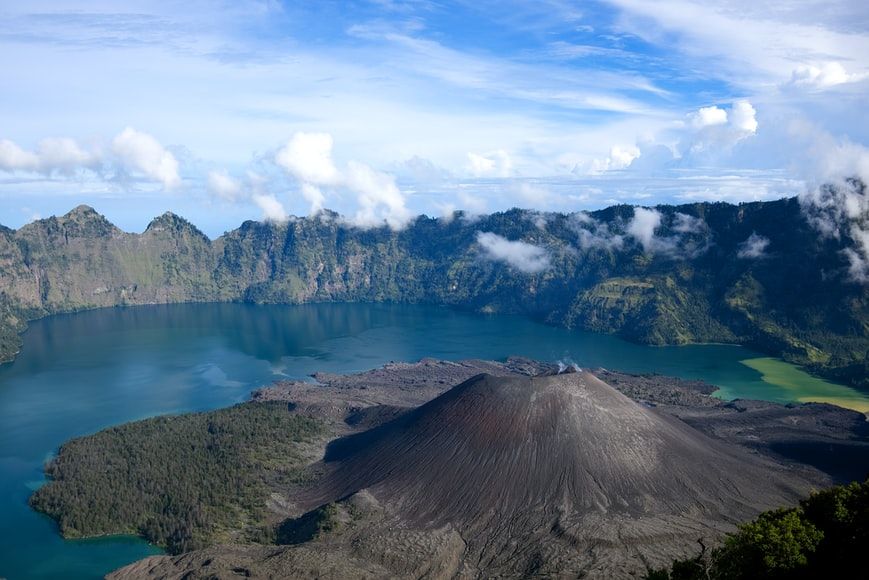 Gunung dengan Puncak Terindah di Indonesia Ada Semeru