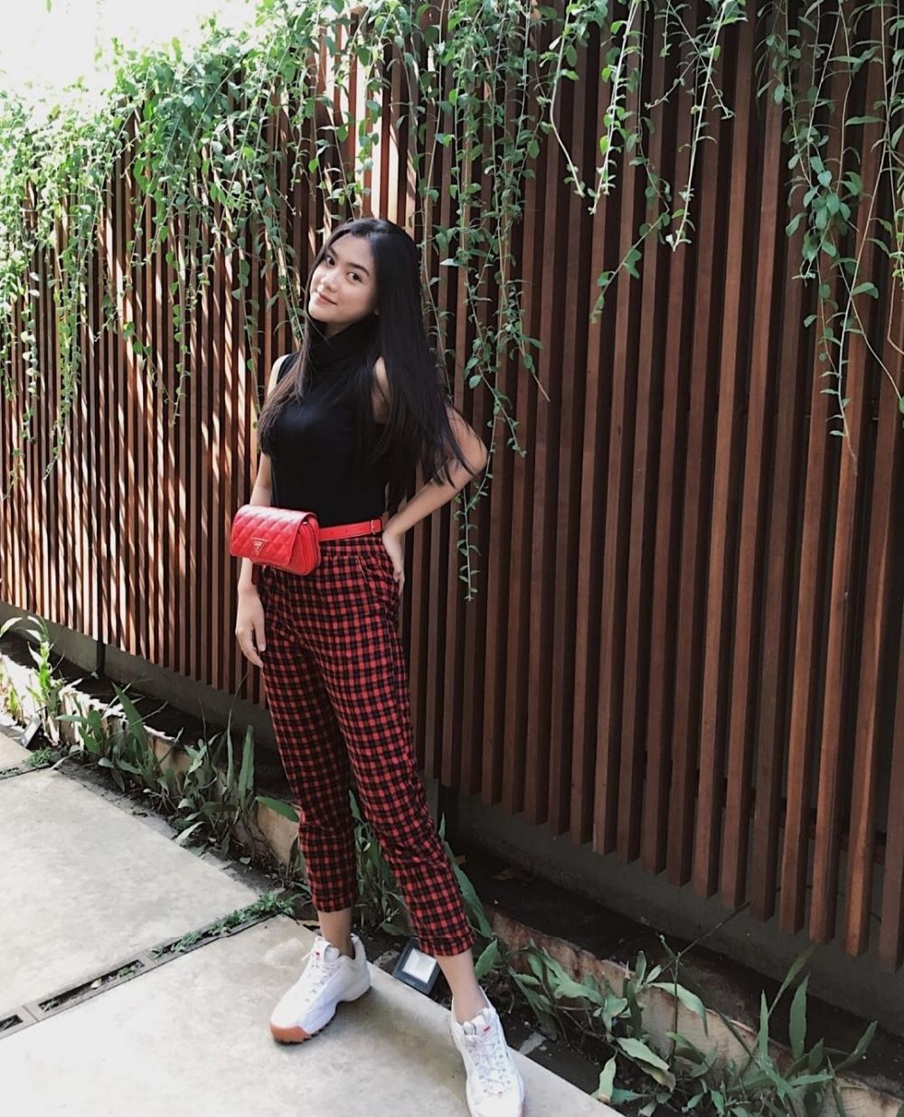 11 Referensi Outfit Kasual ala Shella StarBe, Simple hingga Catchy