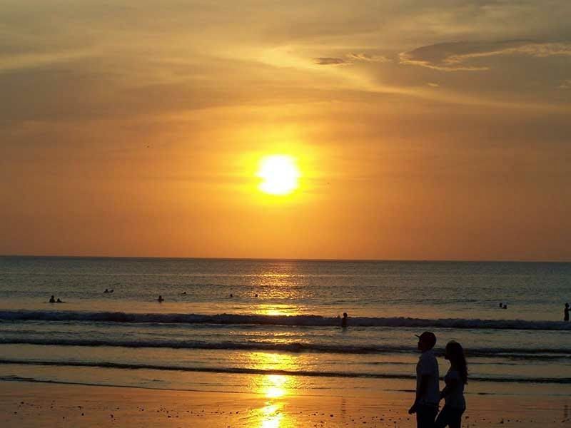 Menikmati Wisata Kuliner dan Keindahan Sunset dari Pantai Tanjung Bias