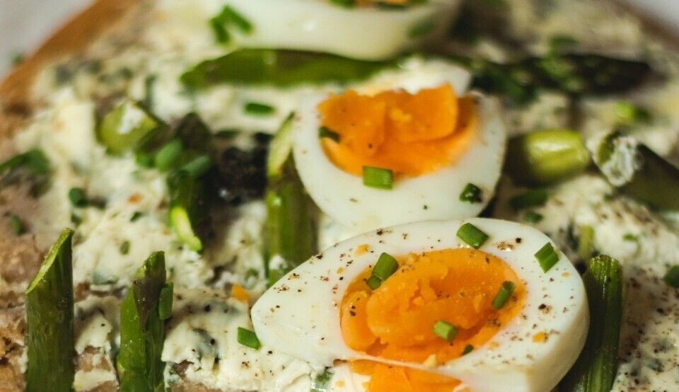 5 Hidangan dengan Celery Salt yang Bikin Makanan Umami