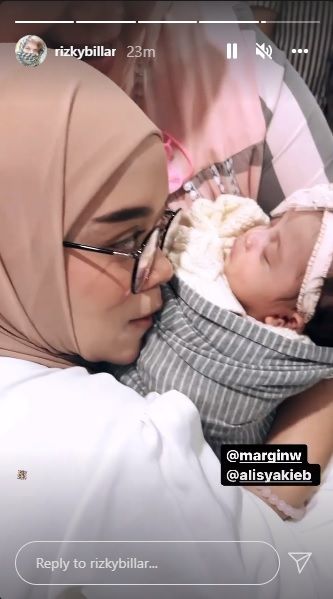 10 Momen Syahdu Akikah Anak Margin Wieheerm dan Ali Syakieb