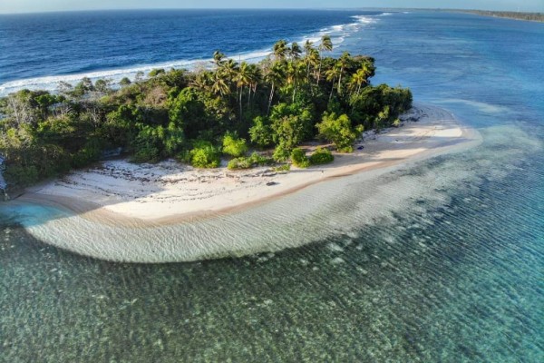 5 Pulau di Indonesia dengan Keindahan Bawah Laut yang Memukau