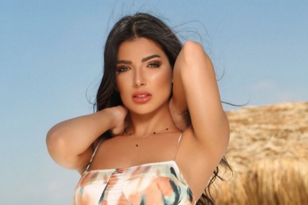 9 Potret Miss Earth Suriah 2021 Sanaa Atia, Super Gorgeous!