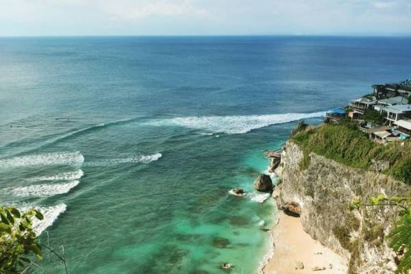 Informasi Wisata Pantai Suluban Bali: Lokasi, Rute, Dan Tips