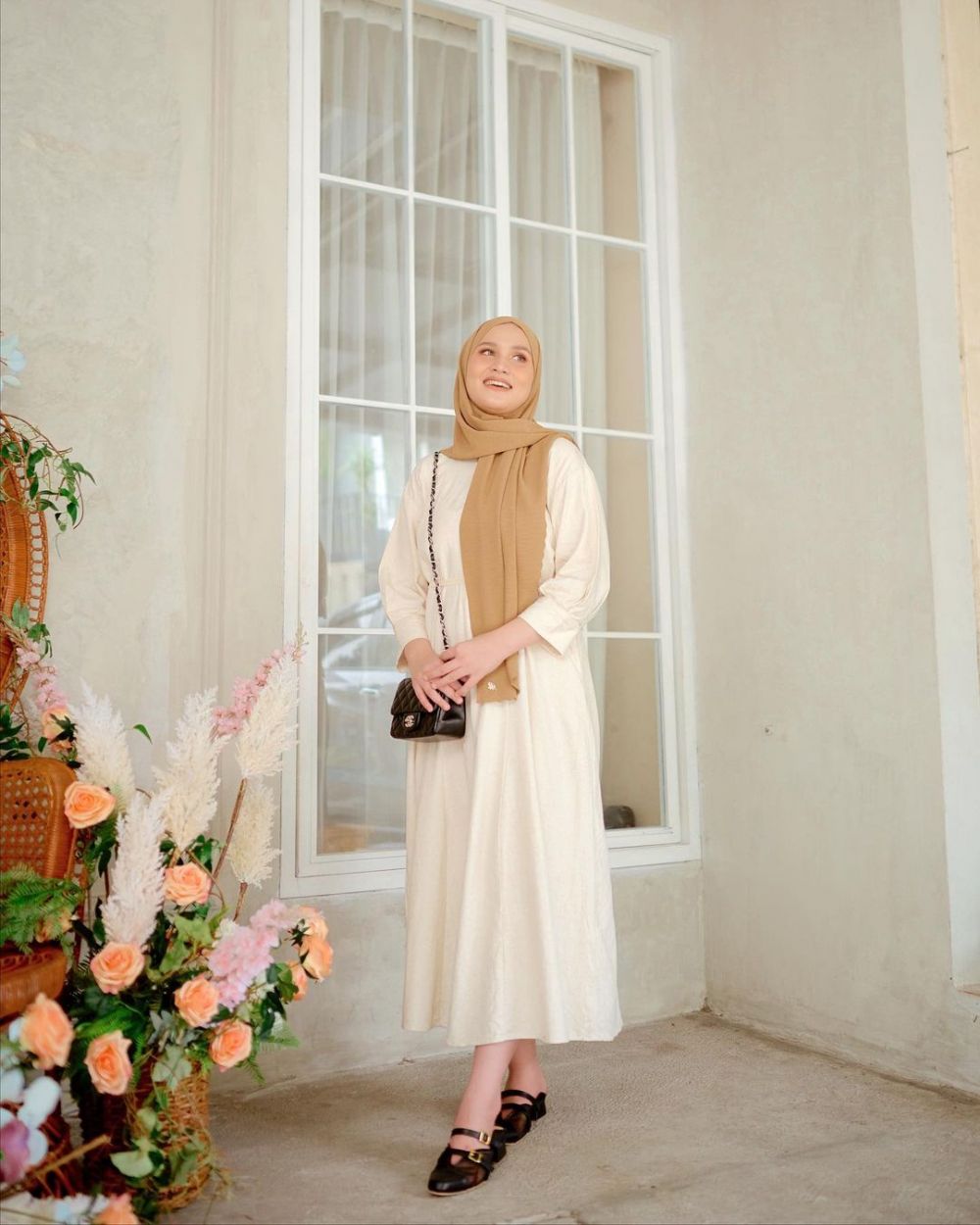 9 Ide OOTD Hijab ala Dwihanda untuk Ibu Muda yang Stylish