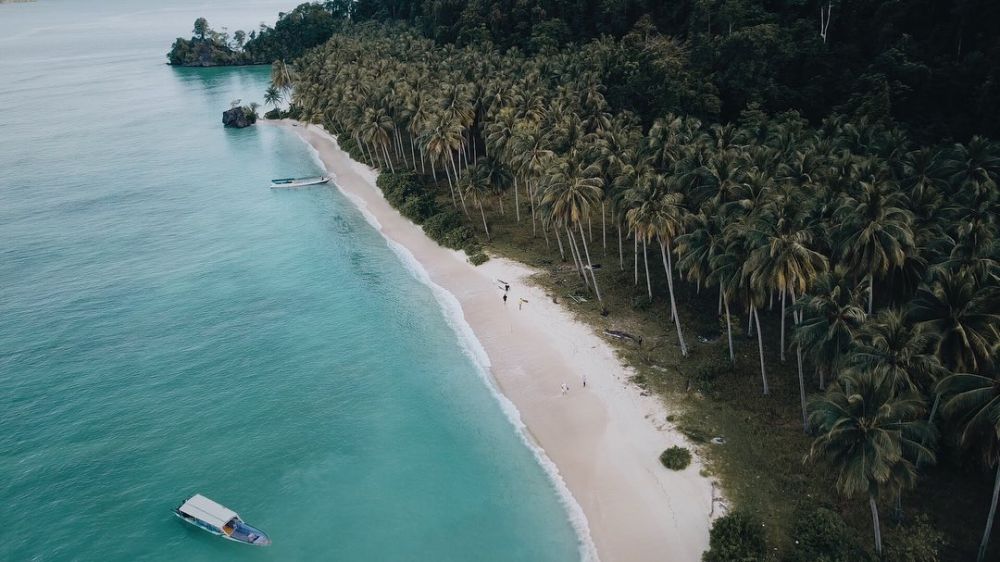 7 Pantai Kalimantan nan Elok dan Memesona bak Nirwana 