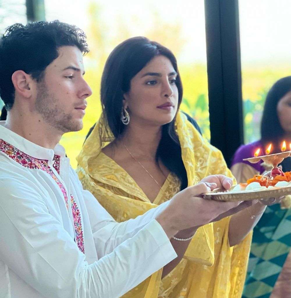 Sambut Anak Pertama, 10 Potret Mesra Nick Jonas Dan Priyanka