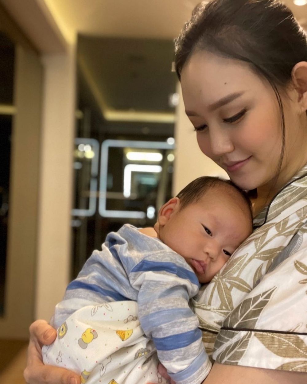 Dinikahi Pendeta, 9 Potret Felice Hwang yang Telaten Mengasu