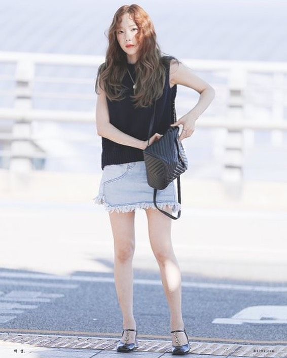 12 Padu Padan Outfit Jeans ala Taeyeon SNSD, Simpel dan Trendi!