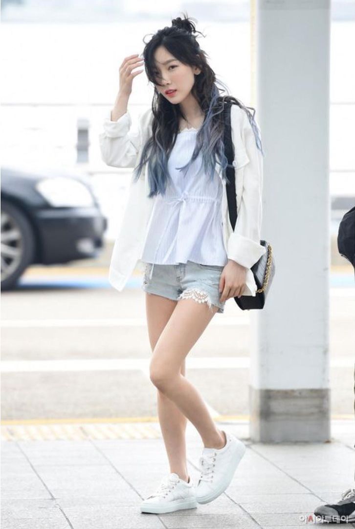 12 Padu Padan Outfit Jeans ala Taeyeon SNSD, Simpel dan Trendi!