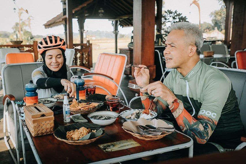 9 Potret Ganjar Pranowo Gowes Bareng Istri Seru Dan Mesra