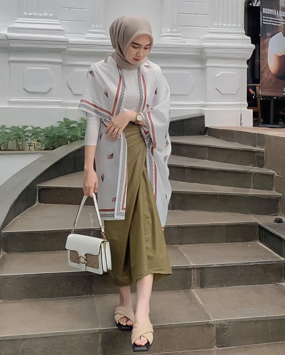 9 Mix and Match Outer Scarf ala Selebgram Hijab, Trendi Abis