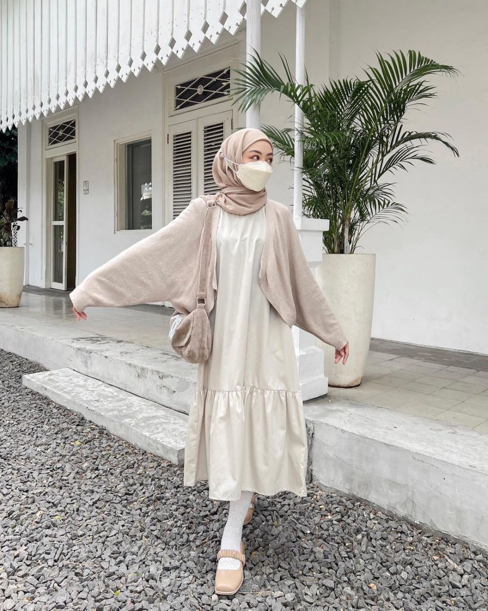 13 Hijab Style dengan Dress ala Selebgram Meirani Amalia
