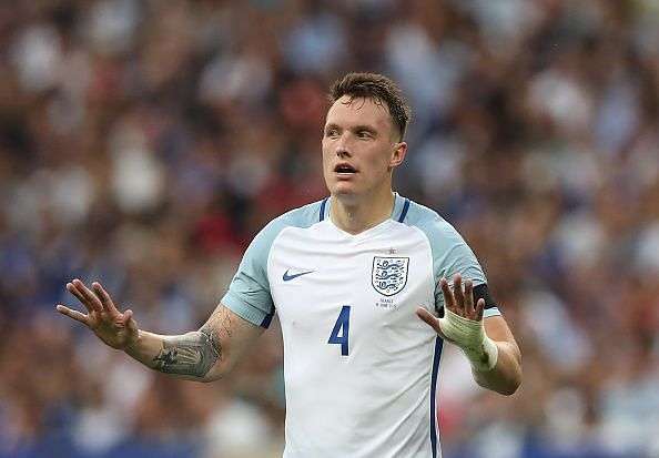 Potret Phil Jones, Bek Manchester United Yang Absen 2 Tahun