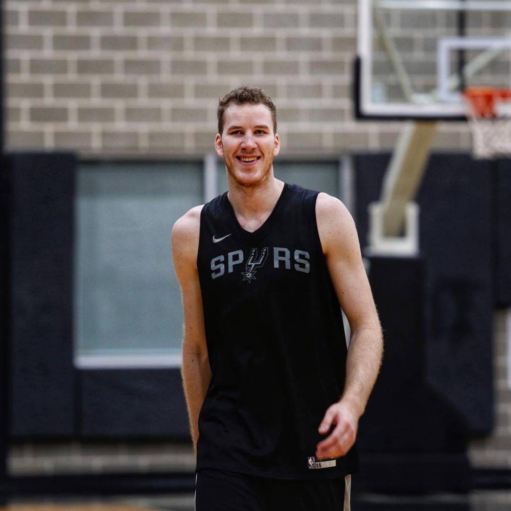 Potret Jakob Poeltl, Pebasket Austria Pertama Di NBA