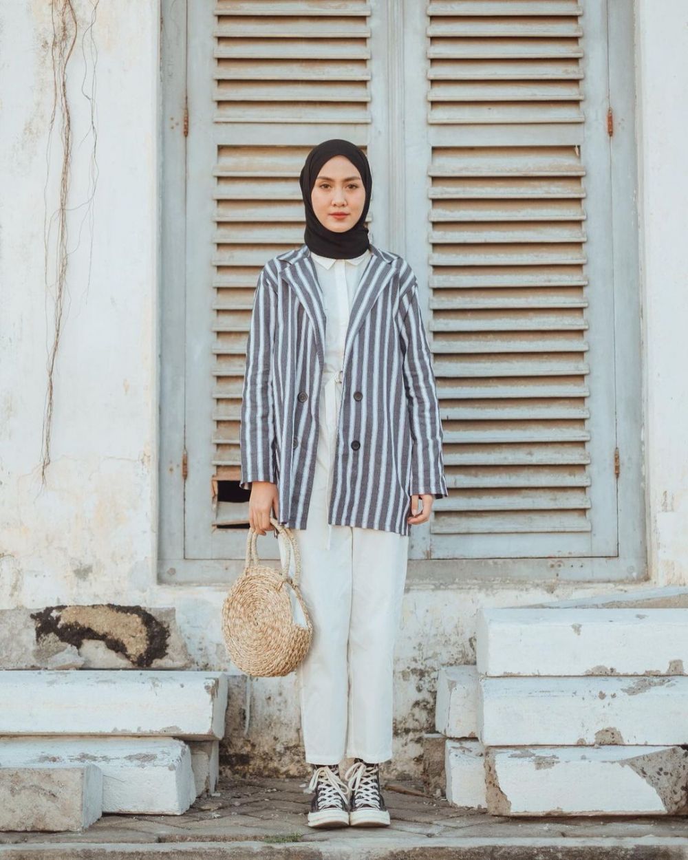 13 Ide Hijab Style dengan Suit ala Selebgram Inas Rana, Classy!   