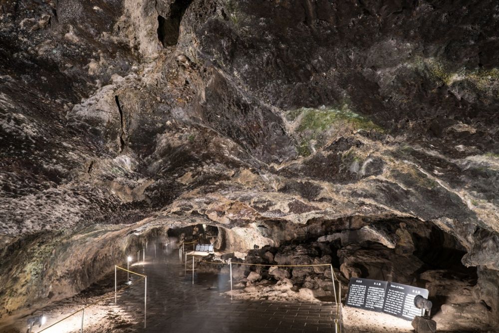 Destinasi Wisata Unik Lava Tube di Pulau Jeju Indahnya Kebangetan