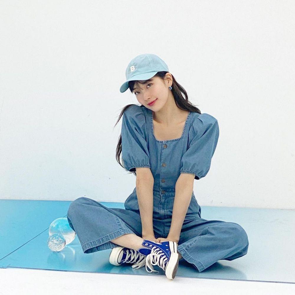 9 Ide Padu Padan Flat Shoes ala Bae Suzy, Gaya Minimalis tapi Kece