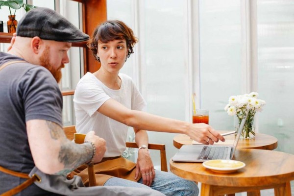 5 Cara Mengatasi Teman yang Hobi Ikut Campur Masalahmu