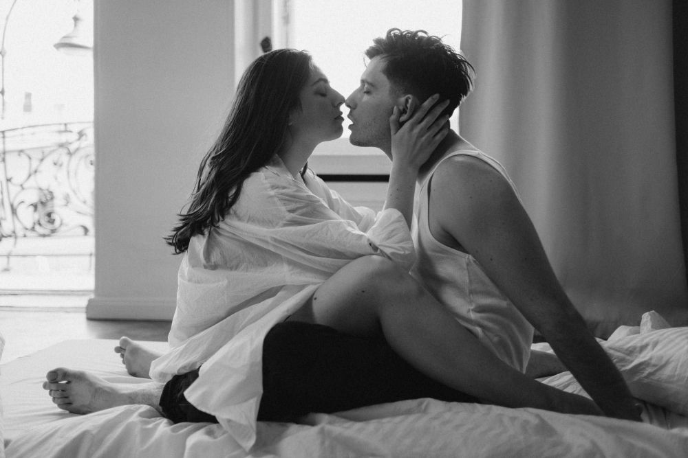 5 Alasan Mengapa Desahan Bukan Tanda Kepuasan saat Berhubungan Seksual