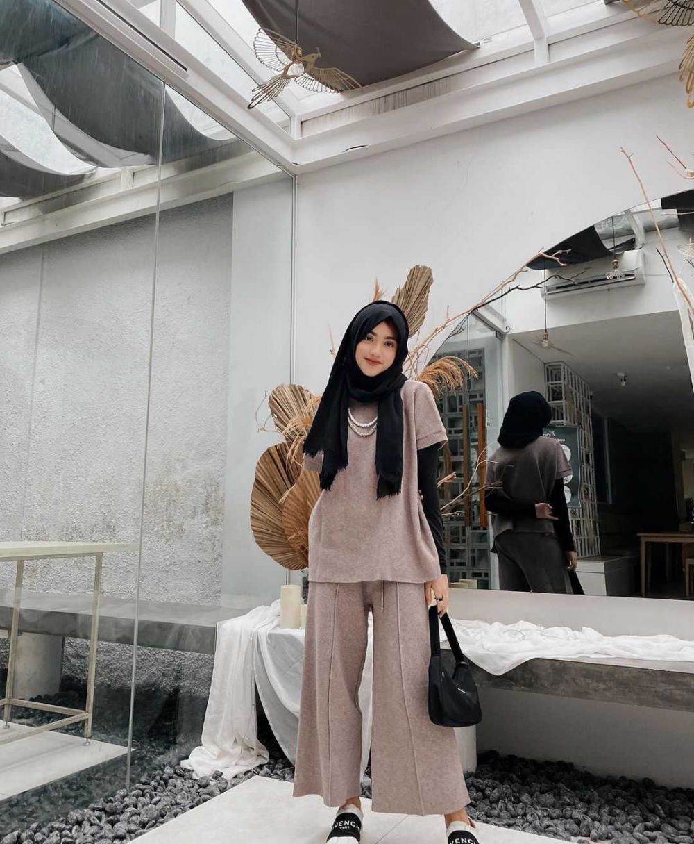 9 Style Kece Ala Shirin Al Athrus, Referensi Buat Hijab Style!