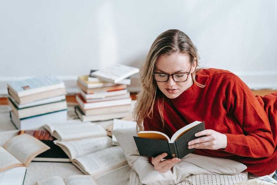 9 Julukan Unik Pecinta Buku Wajib Tahu