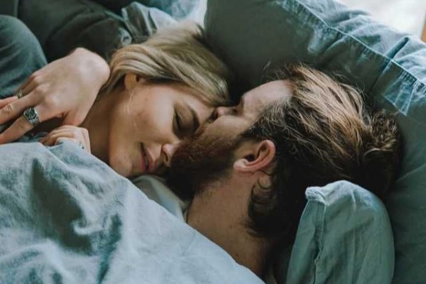 6 Manfaat Deep Hug dengan Pasangan, Gak Sekadar Rasa Nyaman