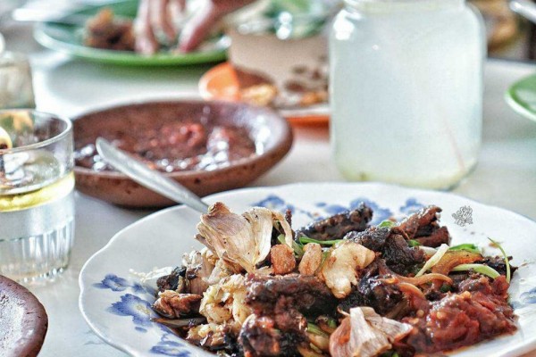 6 Warung Belut Goreng di Surabaya yang Gurihnya Nampol, Bye Diet!
