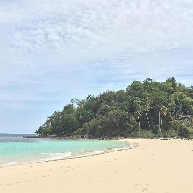 9 Potret Pulau Bogisa di Gorontalo, Pulau Cantik yang Membelah Lautan