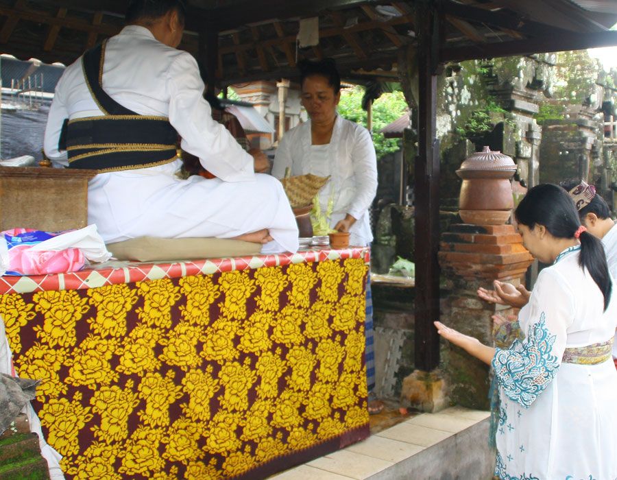 6 Cara Merawat Orang Hamil Menurut Ajaran Hindu Bali