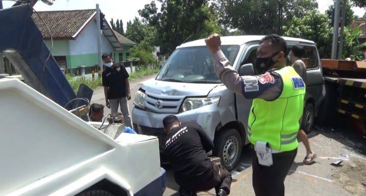 Kecelakaan Beruntun 5 Kendaraan Di Jombang Tewaskan Pemotor