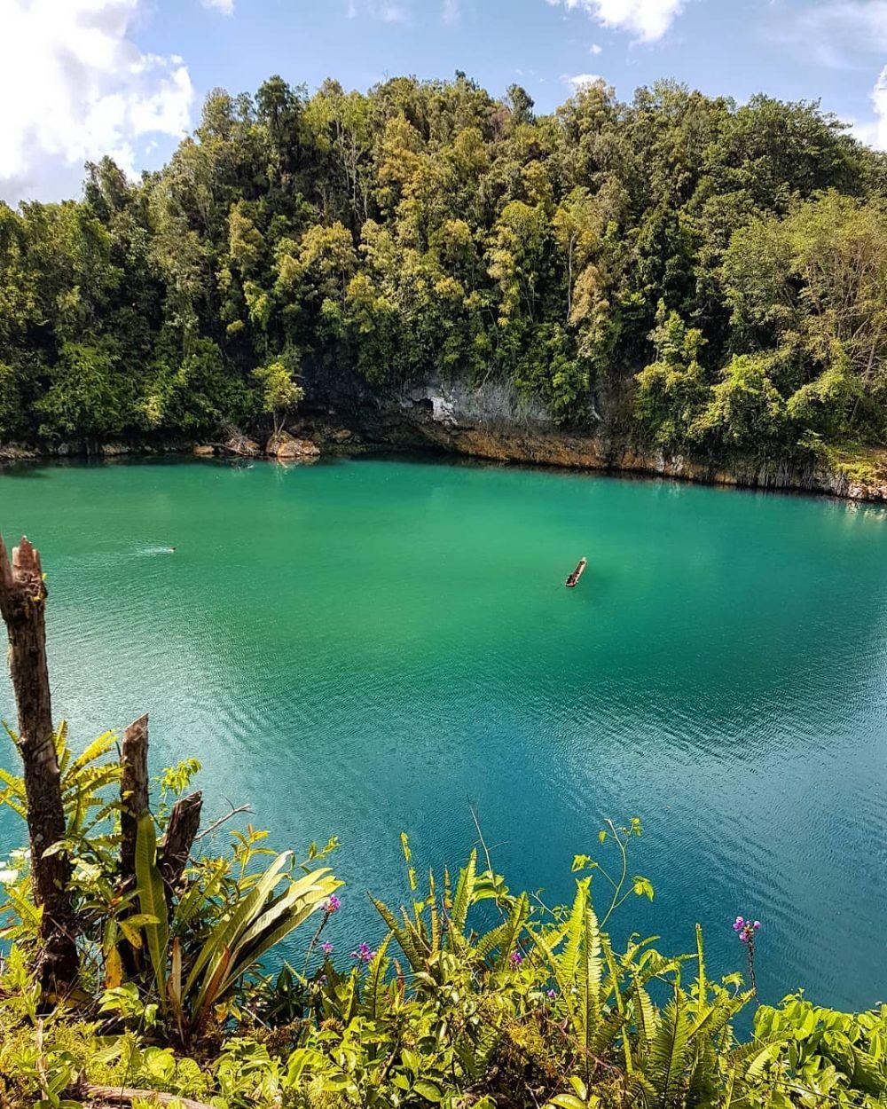 10 Potret Danau Uter yang Dikeliling Bukit Kapur di Maybrat