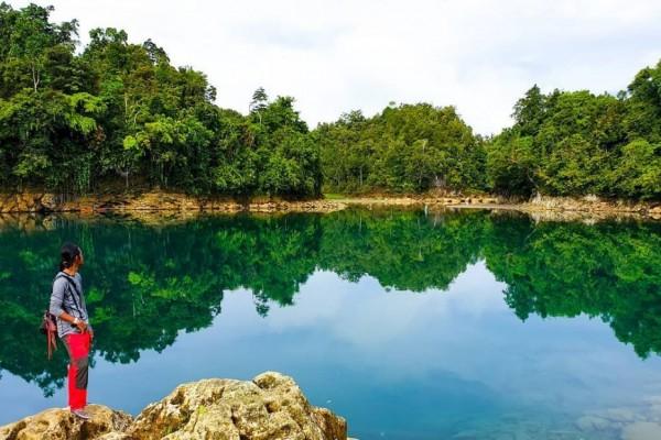 10 Potret Danau Uter yang Dikeliling Bukit Kapur di Maybrat