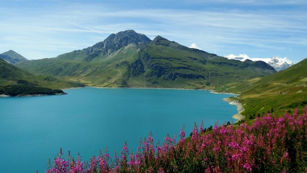 Danau Indah di Prancis untuk Lamar Kekasih 