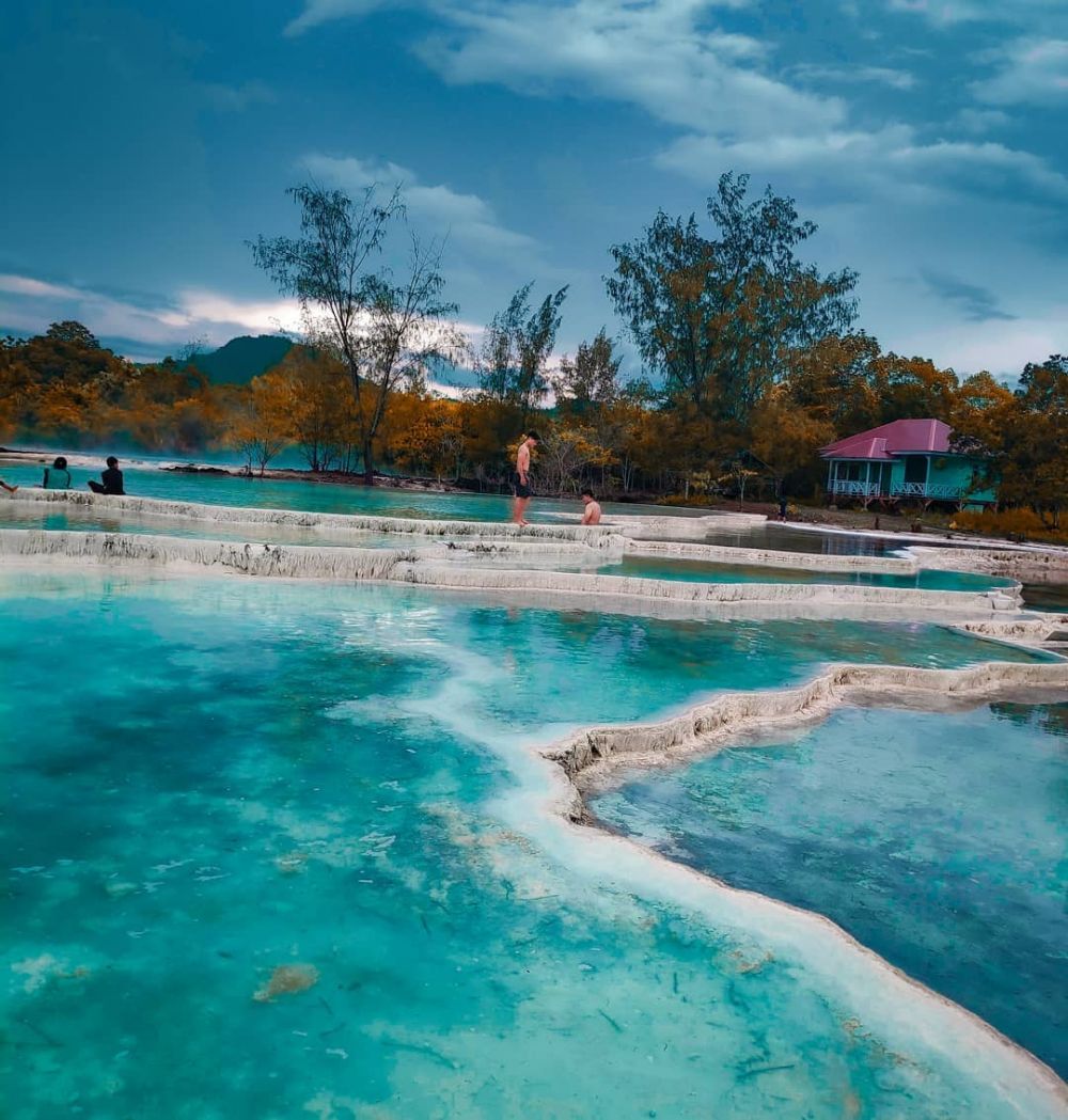 Air Panas Wawolesea: Menikmati Relaksasi dan Keindahan Alam Sulawesi Tenggara