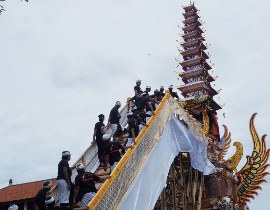 Makna Ngaben di Bali Menurut Lontar Yama Purwana Tattwa