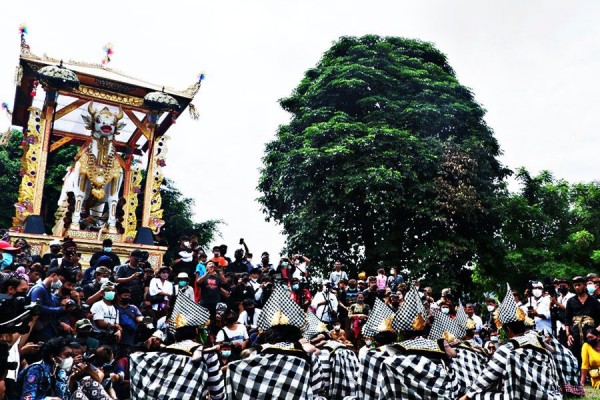 10 Potret Pelebon Raja Pemecutan XI, Ada Pementasan Tari Sakral